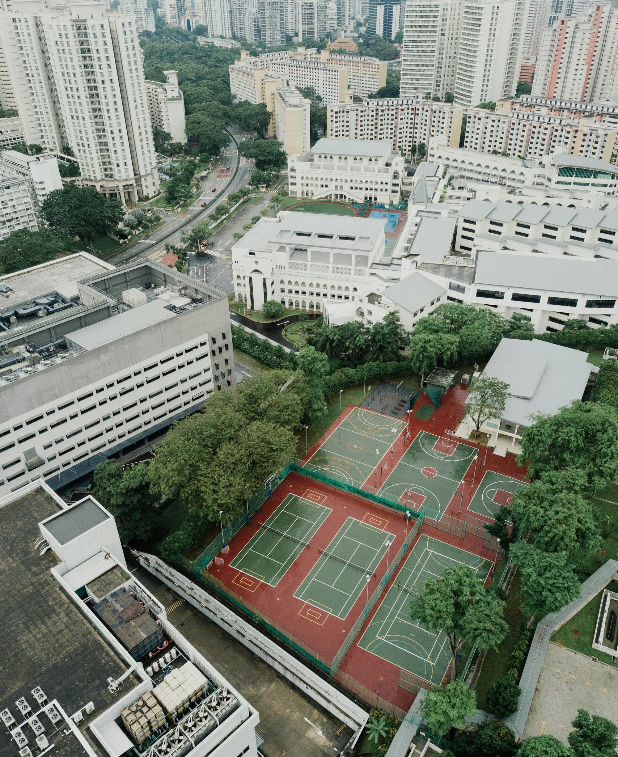 top view of green and brown basketball and tennis courts